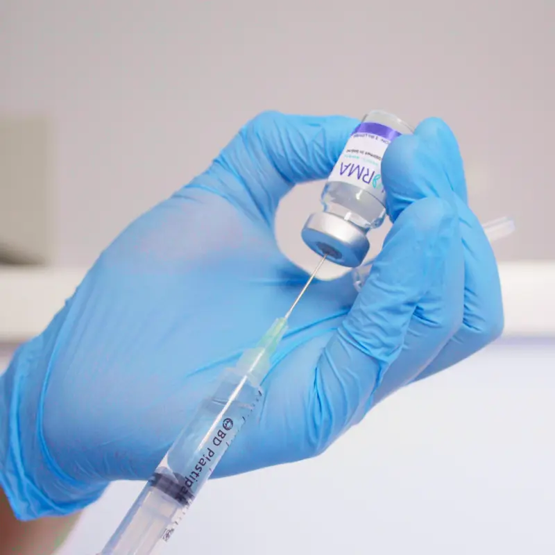 syringe-extracting-stem-cells